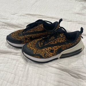 Nike Air Max Women's Athletic Shoes - Black and Brown